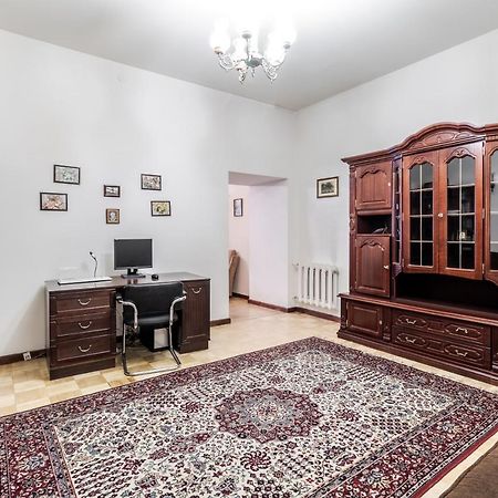 Doroshenka Antique Apartment Lviv Buitenkant foto