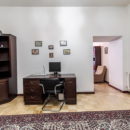 Doroshenka Antique Apartment Lviv Buitenkant foto