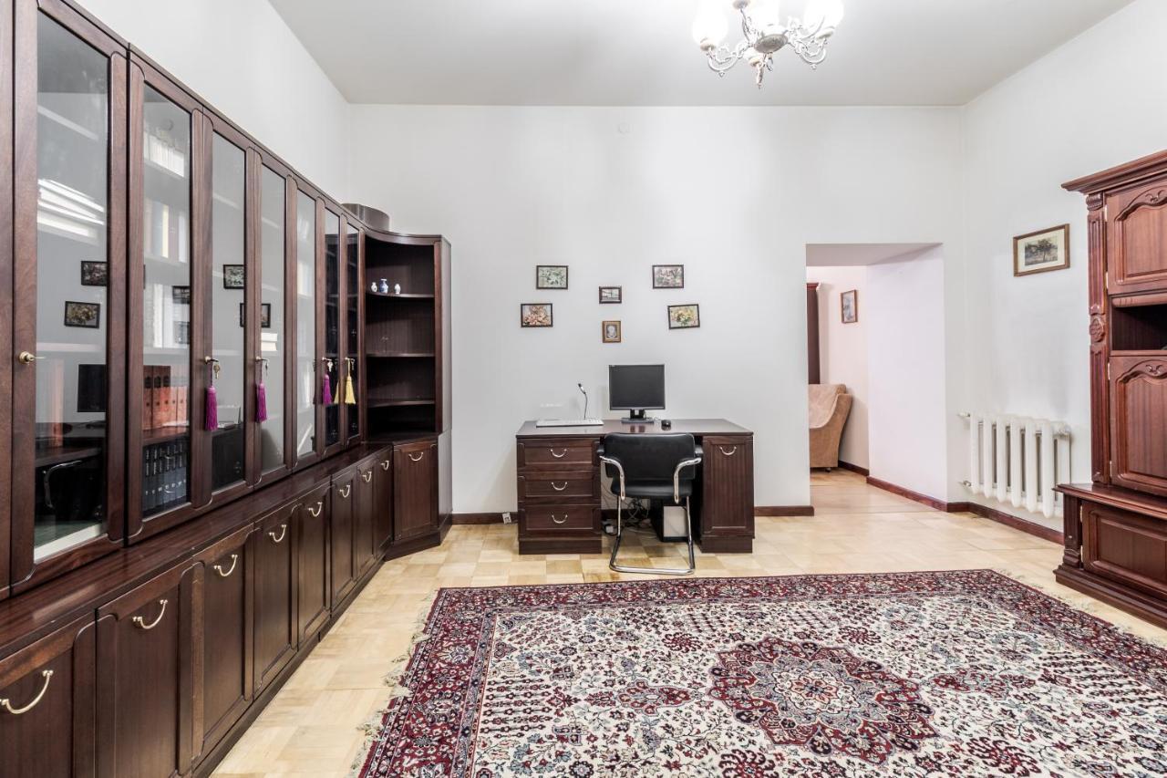 Doroshenka Antique Apartment Lviv Buitenkant foto